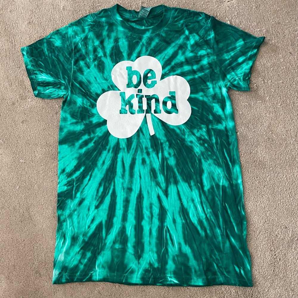 Be Kind Tie Dye Cloverleaf T Shirt